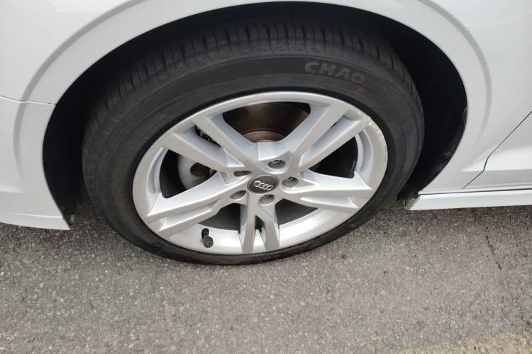 Used Audi A3 2018 30th Anniversary Edition Limousine 35 TFSI Fashion Model Left Front Wheel Hub