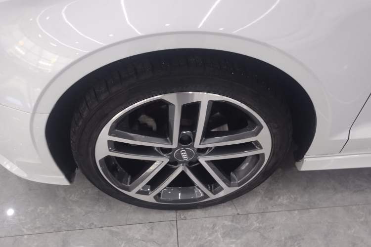 Used Audi A3 2018 30th Anniversary Edition Limousine 35 TFSI Sport Model Left Front Wheel Hub