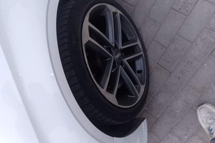 Used Audi A3 2018 30th Anniversary Edition Limousine 35 TFSI Sport Model Left Front Wheel Hub