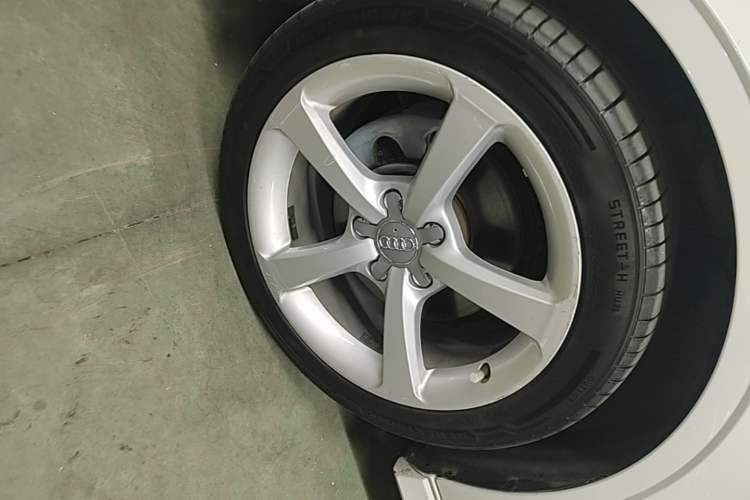 Used Audi A3 2018 30th Anniversary Edition Limousine 35 TFSI Fashion Model Left Front Wheel Hub
