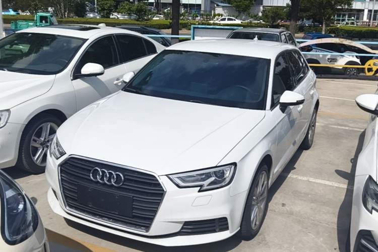 Used Audi A3 2018 30th Anniversary Edition Sportback 35 TFSI Ambition Model Guazi used car, China used car export, Used car for sale, Used cars, Cheapest cars for sale