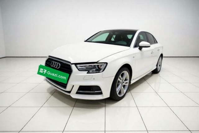 Ojetý Audi A3 2018 30th Anniversary Edition Limousine 35 TFSI Fashion Model