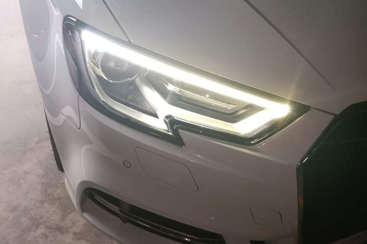 Used Audi A3 2018 30th Anniversary Edition Sportback 35 TFSI Fashion Model Right Front Headlight