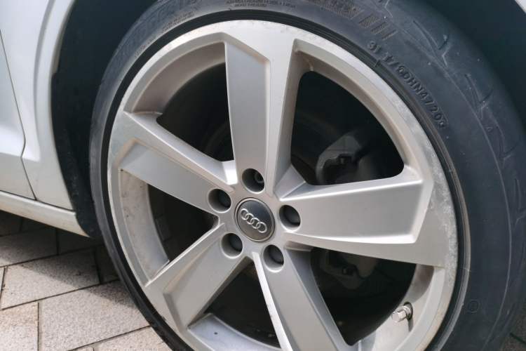 Used Audi A3 2018 30th Anniversary Edition Limousine 35 TFSI Style Model Right Front Wheel Hub