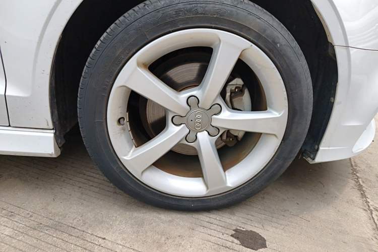 Used Audi A3 2018 30th Anniversary Edition Limousine 35 TFSI Fashion Model Right Front Wheel Hub