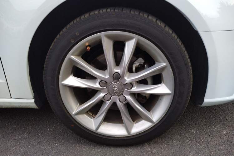 Used Audi A3 2018 30th Anniversary Edition Sportback 35 TFSI Ambition Model Right Front Wheel Hub