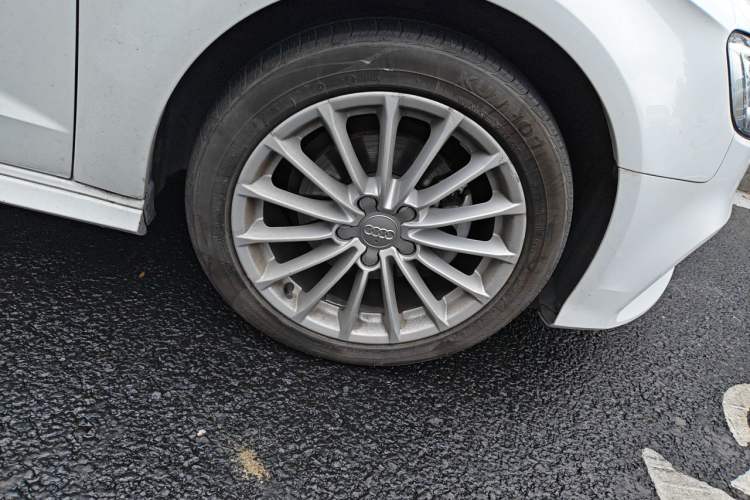 Used Audi A3 2018 30th Anniversary Edition Sportback 35 TFSI Fashion Model Right Front Wheel Hub