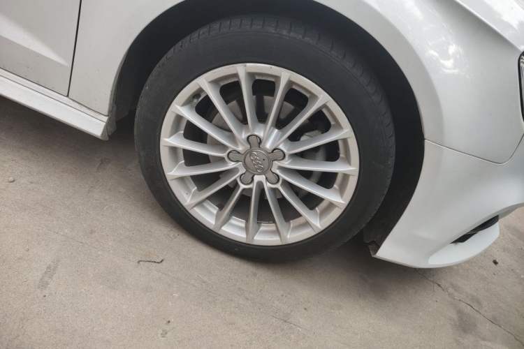 Used Audi A3 2018 30th Anniversary Edition Sportback 35 TFSI Fashion Model Right Front Wheel Hub