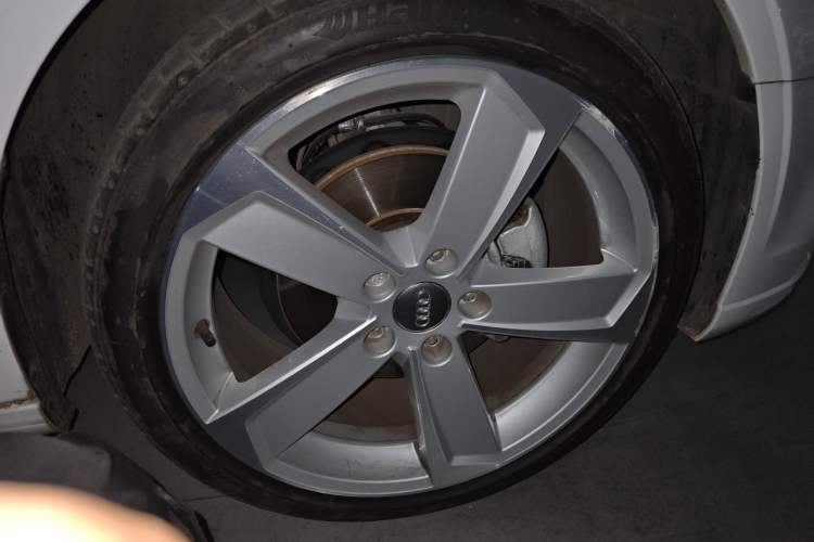Used Audi A3 2018 30th Anniversary Edition Limousine 35 TFSI Style Model Right Front Wheel Hub