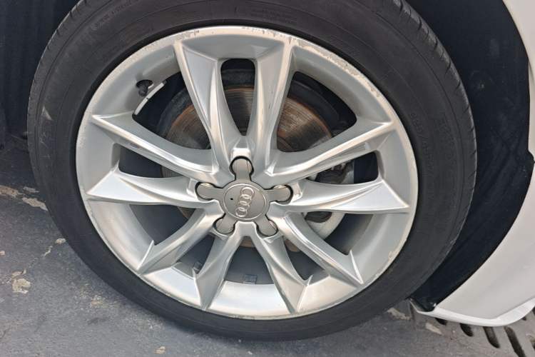 Used Audi A3 2018 30th Anniversary Edition Sportback 35 TFSI Ambition Model Right Front Wheel Hub