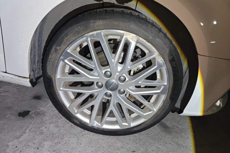 Used Audi A3 2018 30th Anniversary Edition Sportback 35 TFSI Style Model Right Front Wheel Hub