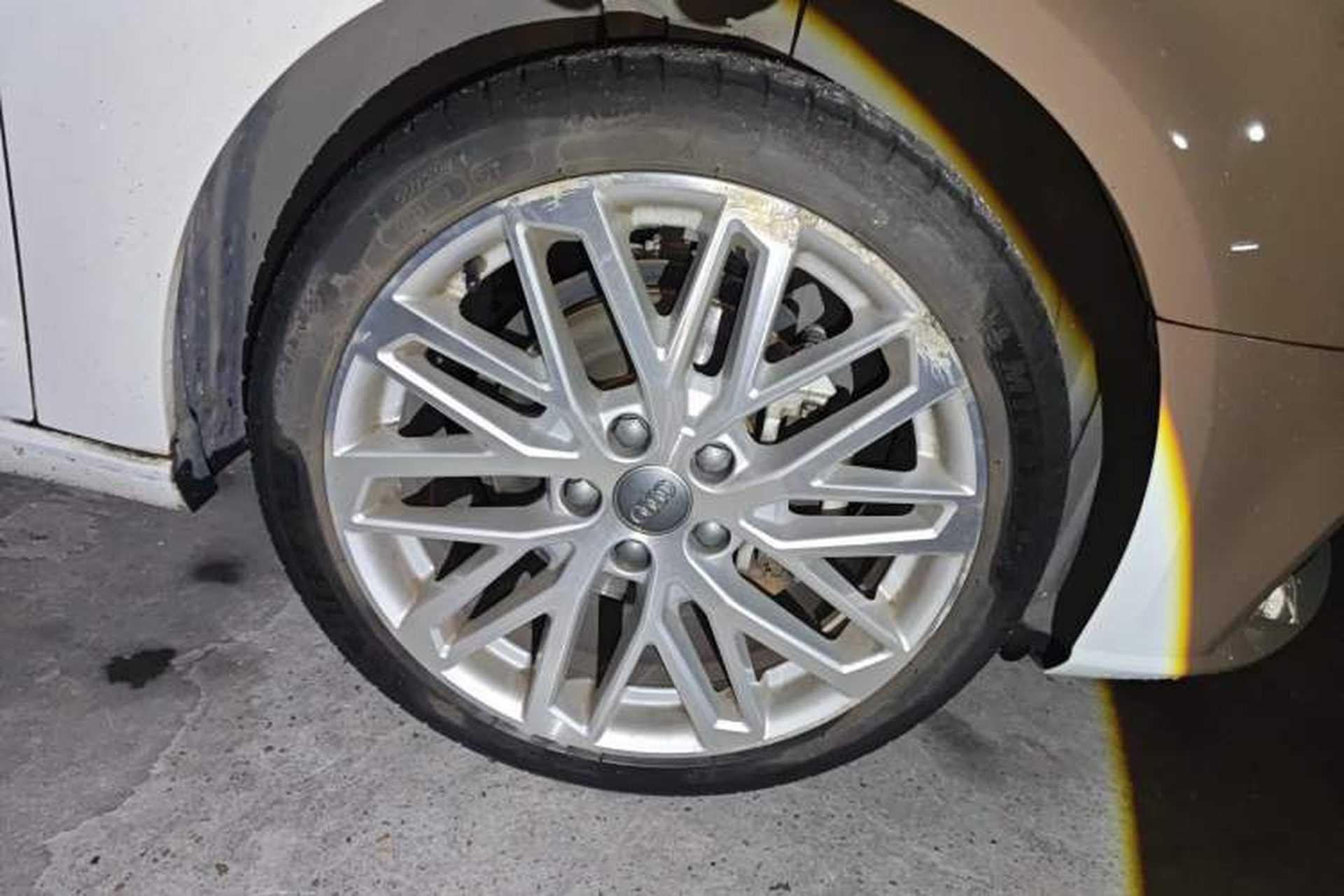 Used Audi A3 2018 30th Anniversary Edition Sportback 35 TFSI Style Model Right Front Wheel Hub