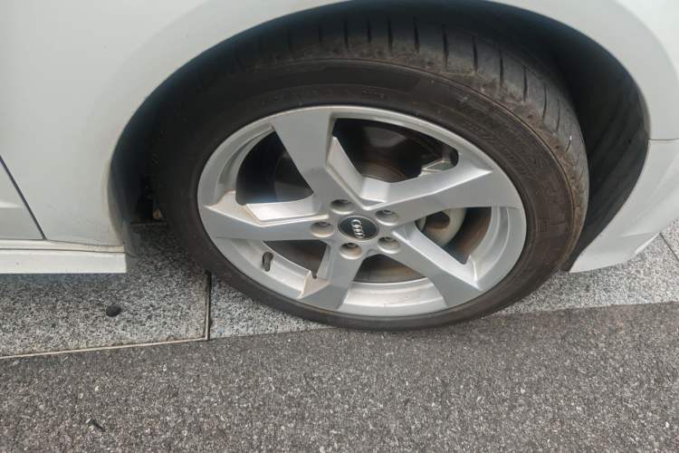 Used Audi A3 2018 30th Anniversary Edition Sportback 35 TFSI Fashion Model Right Front Wheel Hub
