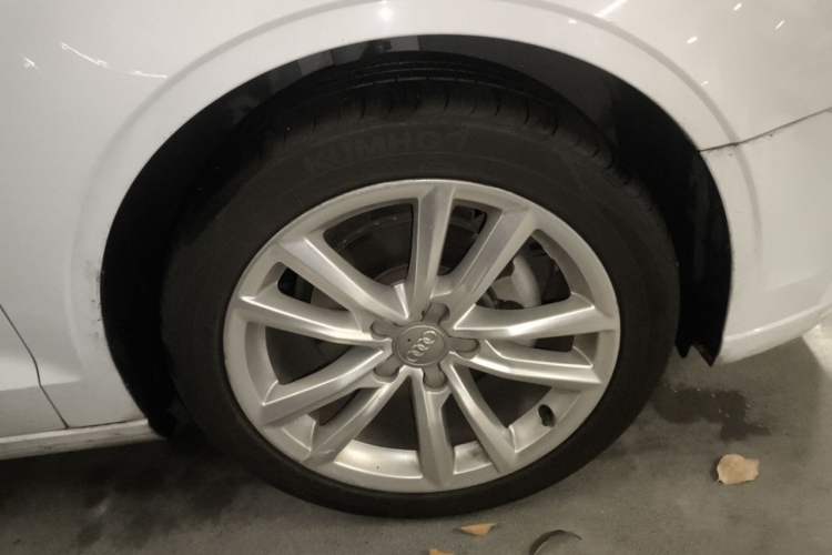Used Audi A3 2018 30th Anniversary Edition Limousine 35 TFSI Ambition Model Right Front Wheel Hub