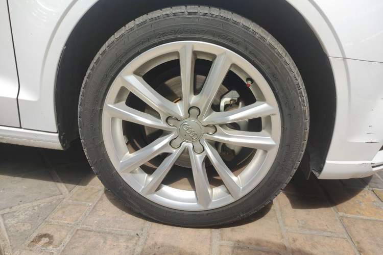 Used Audi A3 2018 30th Anniversary Edition Limousine 35 TFSI Ambition Model Right Front Wheel Hub
