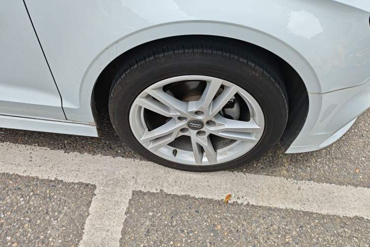 Used Audi A3 2018 30th Anniversary Edition Limousine 35 TFSI Fashion Model Right Front Wheel Hub