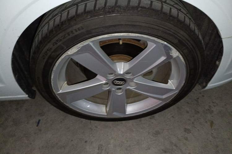 Used Audi A3 2018 30th Anniversary Edition Limousine 35 TFSI Style Model Right Front Wheel Hub