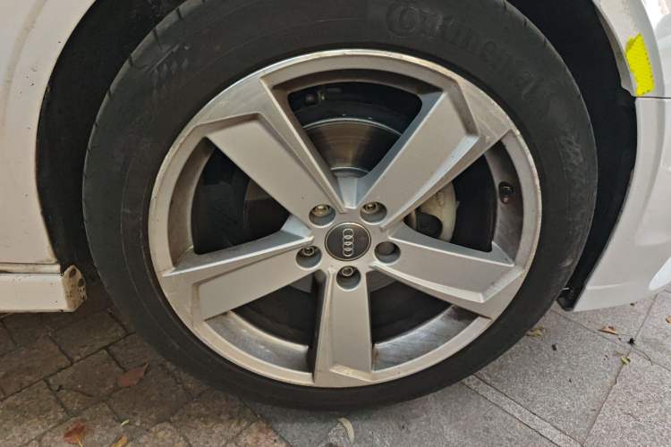 Used Audi A3 2018 30th Anniversary Edition Limousine 35 TFSI Ambition Model Right Front Wheel Hub