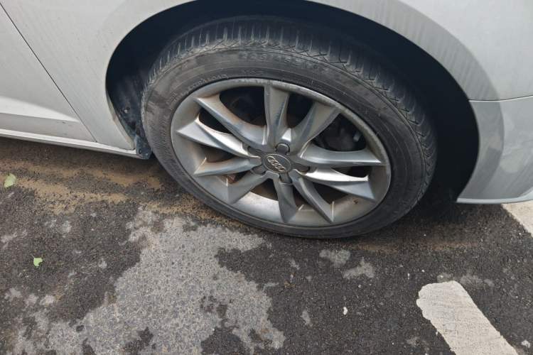 Used Audi A3 2018 30th Anniversary Edition Sportback 35 TFSI Ambition Model Right Front Wheel Hub