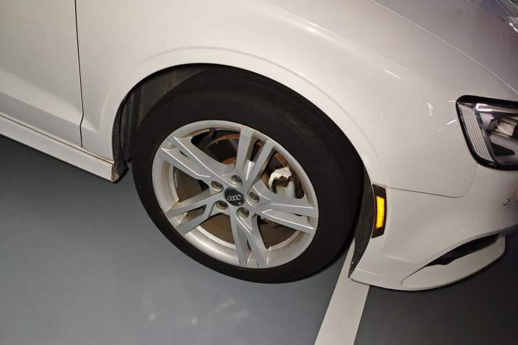 Used Audi A3 2018 30th Anniversary Edition Limousine 35 TFSI Fashion Model Right Front Wheel Hub