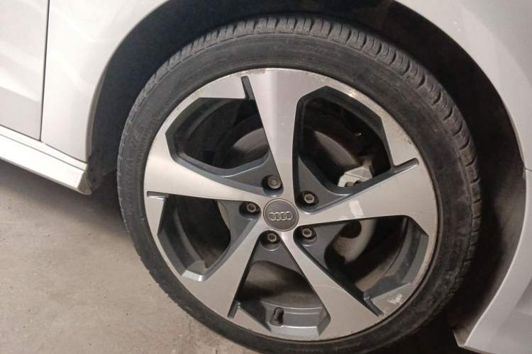 Used Audi A3 2018 30th Anniversary Edition Sportback 35 TFSI Fashion Model Right Front Wheel Hub