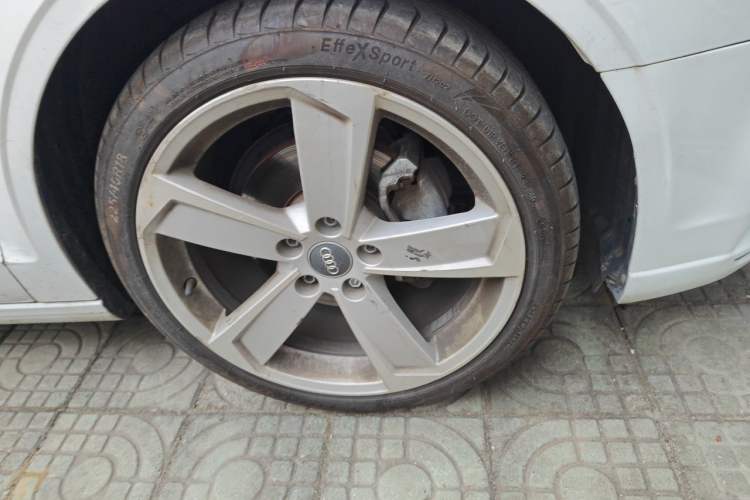 Used Audi A3 2018 30th Anniversary Edition Limousine 35 TFSI Style Model Right Front Wheel Hub