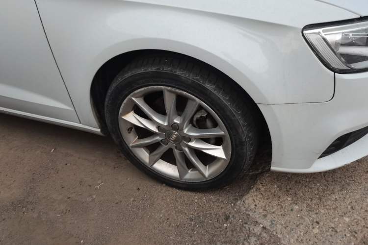 Used Audi A3 2018 30th Anniversary Edition Sportback 35 TFSI Ambition Model Right Front Wheel Hub