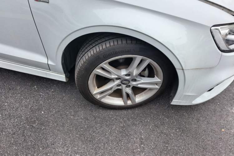 Used Audi A3 2018 30th Anniversary Edition Limousine 35 TFSI Fashion Model Right Front Wheel Hub