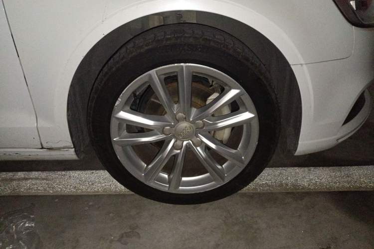 Used Audi A3 2018 30th Anniversary Edition Limousine 35 TFSI Ambition Model Right Front Wheel Hub