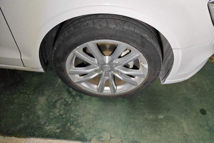 Used Audi A3 2018 30th Anniversary Edition Limousine 35 TFSI Ambition Model Right Front Wheel Hub