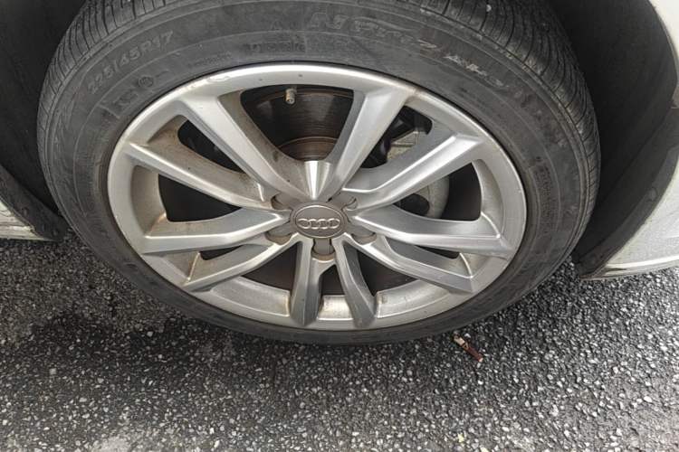 Used Audi A3 2018 30th Anniversary Edition Limousine 35 TFSI Ambition Model Right Front Wheel Hub