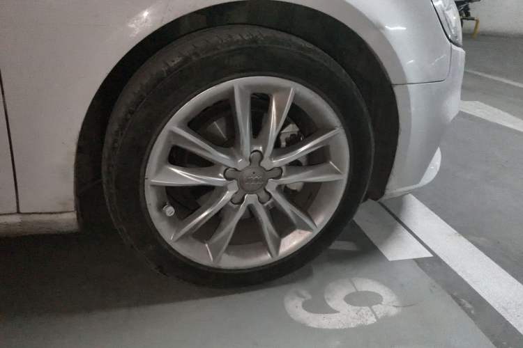 Used Audi A3 2018 30th Anniversary Edition Sportback 35 TFSI Ambition Model Right Front Wheel Hub