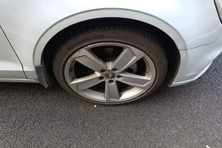 Used Audi A3 2018 30th Anniversary Edition Limousine 35 TFSI Style Model Right Front Wheel Hub