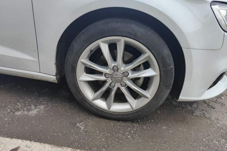 Used Audi A3 2018 30th Anniversary Edition Sportback 35 TFSI Ambition Model Right Front Wheel Hub