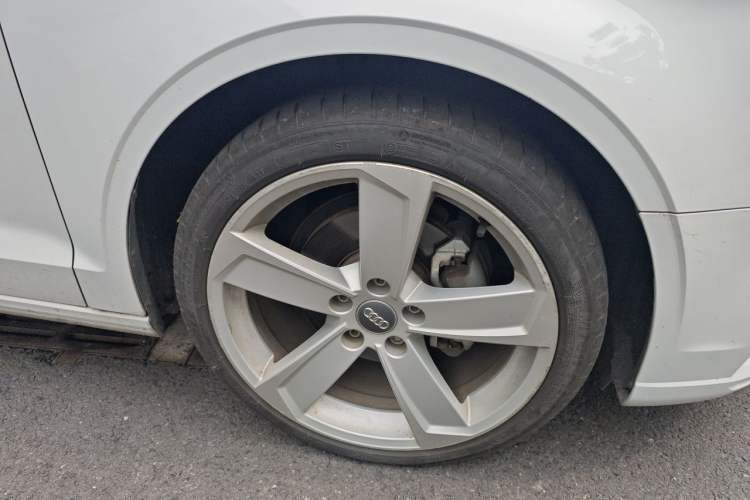 Used Audi A3 2018 30th Anniversary Edition Limousine 35 TFSI Style Model Right Front Wheel Hub