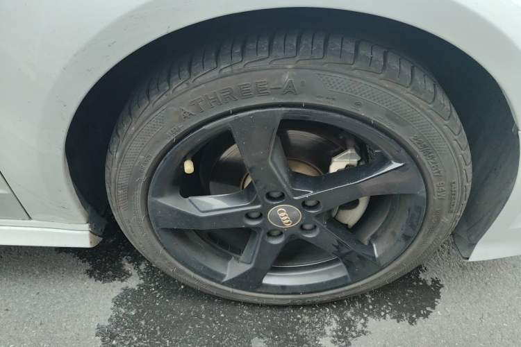 Used Audi A3 2018 30th Anniversary Edition Sportback 35 TFSI Fashion Model Right Front Wheel Hub