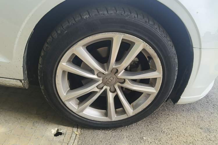 Used Audi A3 2018 30th Anniversary Edition Limousine 35 TFSI Ambition Model Right Front Wheel Hub