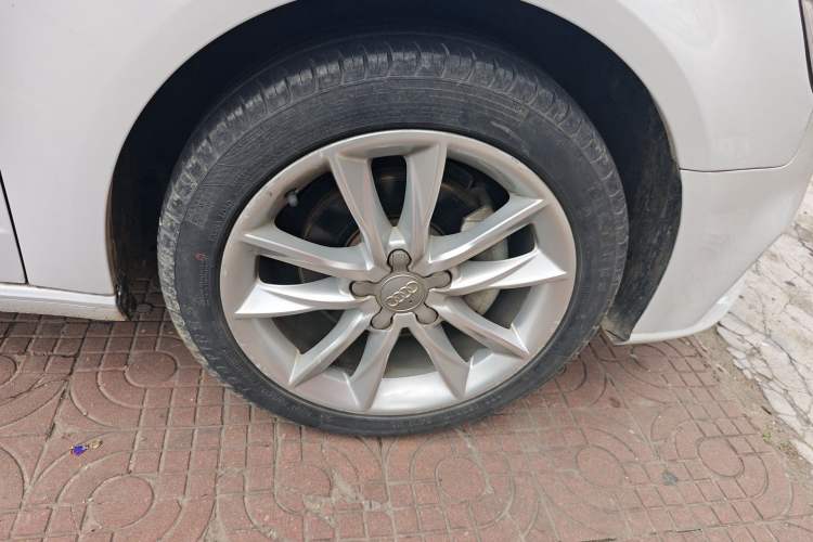 Used Audi A3 2018 30th Anniversary Edition Sportback 35 TFSI Ambition Model Right Front Wheel Hub