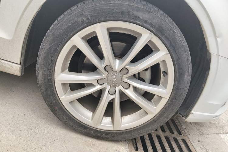 Used Audi A3 2018 30th Anniversary Edition Limousine 35 TFSI Ambition Model Right Front Wheel Hub
