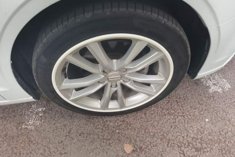 Used Audi A3 2018 30th Anniversary Edition Limousine 35 TFSI Ambition Model Right Front Wheel Hub