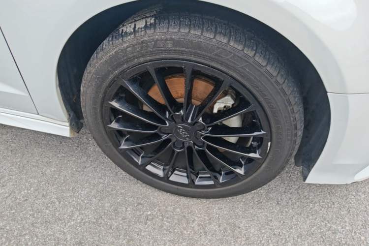 Used Audi A3 2018 30th Anniversary Edition Sportback 35 TFSI Fashion Model Right Front Wheel Hub