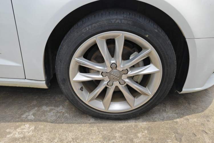 Used Audi A3 2018 30th Anniversary Edition Sportback 35 TFSI Ambition Model Right Front Wheel Hub