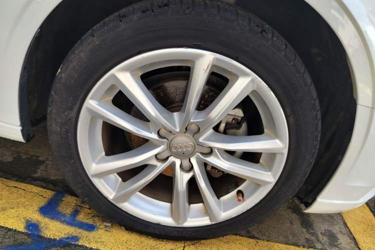 Used Audi A3 2018 30th Anniversary Edition Limousine 35 TFSI Ambition Model Right Front Wheel Hub