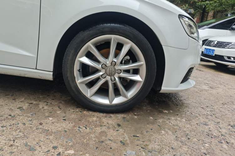 Used Audi A3 2018 30th Anniversary Edition Sportback 35 TFSI Ambition Model Right Front Wheel Hub