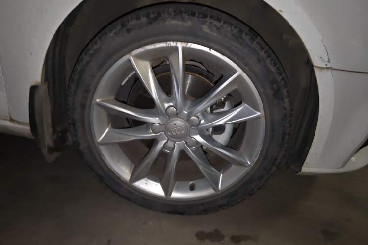Used Audi A3 2018 30th Anniversary Edition Sportback 35 TFSI Ambition Model Right Front Wheel Hub