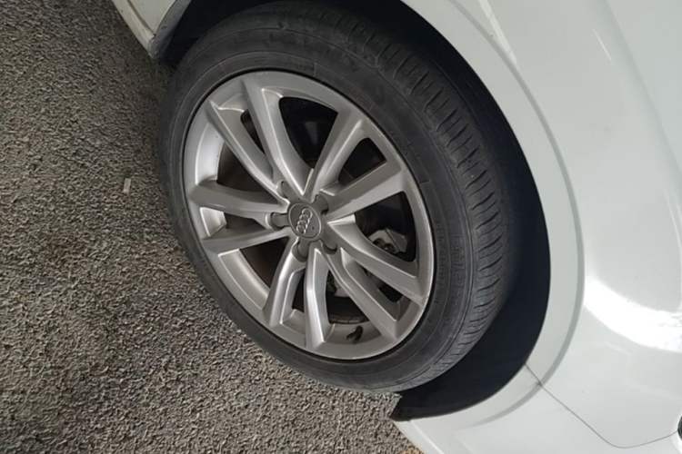 Used Audi A3 2018 30th Anniversary Edition Limousine 35 TFSI Ambition Model Right Front Wheel Hub