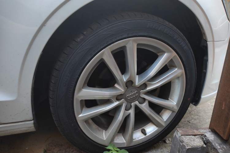 Used Audi A3 2018 30th Anniversary Edition Limousine 35 TFSI Ambition Model Right Front Wheel Hub