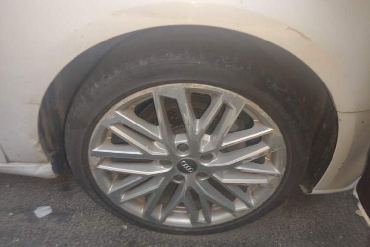 Used Audi A3 2018 30th Anniversary Edition Sportback 35 TFSI Style Model Right Front Wheel Hub