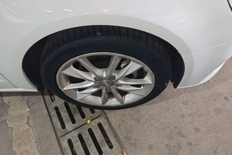 Used Audi A3 2018 30th Anniversary Edition Sportback 35 TFSI Ambition Model Right Front Wheel Hub