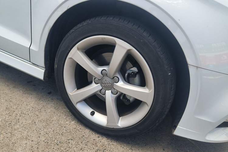 Used Audi A3 2018 30th Anniversary Edition Limousine 35 TFSI Fashion Model Right Front Wheel Hub